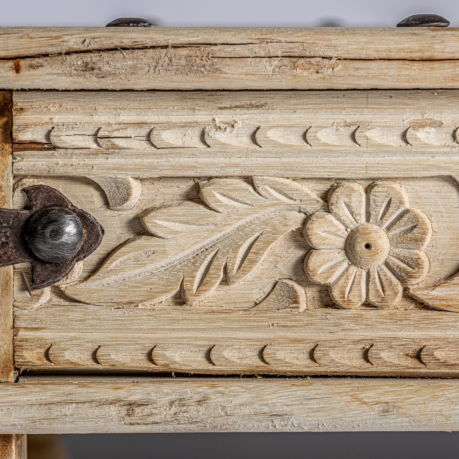 CHIZHIA COFFEE TABLE